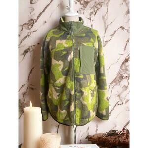 NWT - Bass Outdoor B Warm Arctic Camo Sherpa Jacket Size: M